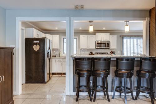 Shirley Vacation Rental with Hot Tub, 7 Mi to Beach! in Shirley, USA