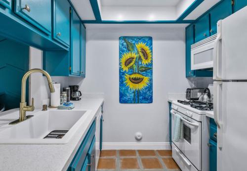 Little Den of Sunflowers - A Ryson Property in Indio, USA