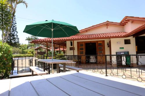 숙소 외관, Villas de San Jacobo in 오리엔테