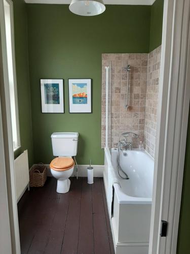 room detail thumbnail 2