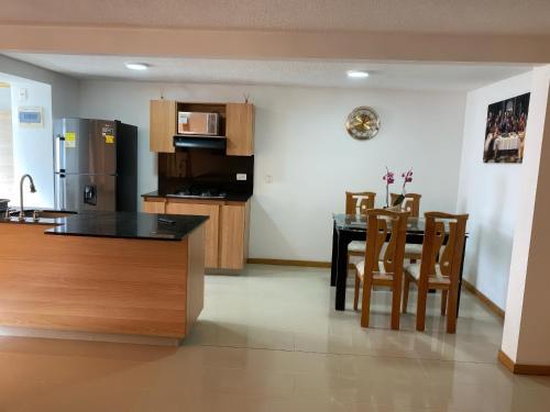 Apartamento con Parking Privado/TV/Unidad Cerrada
