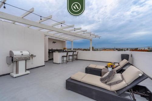 Whole Building w Multiple Rooms for Rent in Cabo San Lucas, Mexico