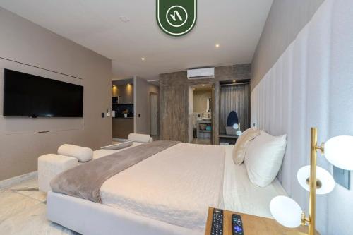 Whole Building w Multiple Rooms for Rent in Cabo San Lucas, Mexico