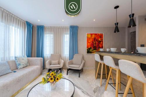Whole Building w Multiple Rooms for Rent in Cabo San Lucas, Mexico