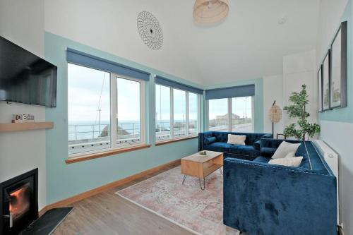 . Cliff Top Cottage with Sea Views