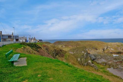 Cliff Top Cottage with Sea Views