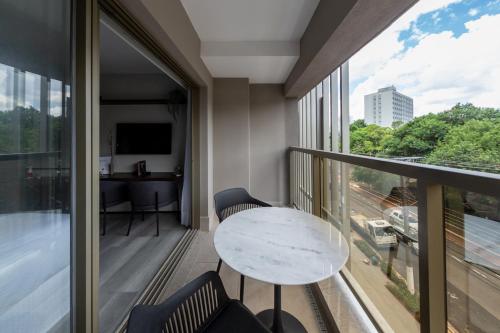 ระเบียง/ชานเรือน, Charlie On The Parc Ibirapuera Hotel in โมเอมา
