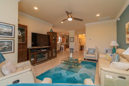 128 Sweet Tree! Lakeside home with private pool located in River Strand Golf & CC in Bradenton, USA