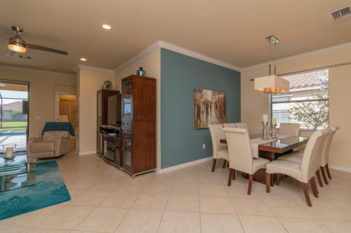 128 Sweet Tree! Lakeside home with private pool located in River Strand Golf & CC in Bradenton, USA