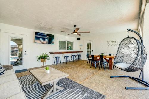 NEW! Cortez Cabana! Canal front home with heated pool & boat dock! in Bradenton, USA