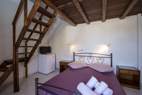 Petra Nera Room Type - Quadruple Room