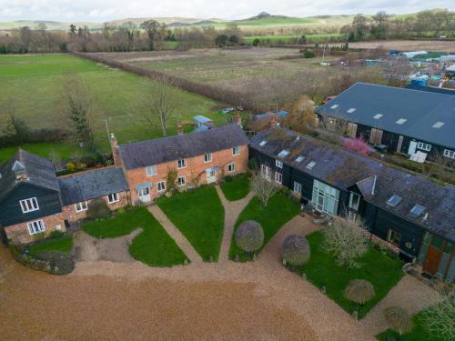 Charming Barn Retreat Near Pewsey & Woodborough