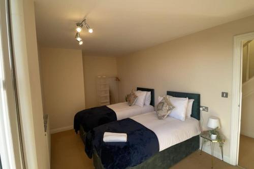 Free parking and wi-fi near city centre sleeps 6-8