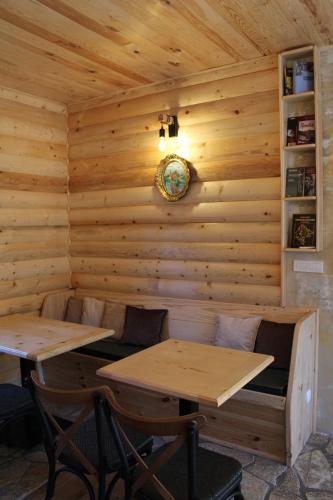 Étterem, Pubhouse & Rooms Pahulja in Kolasin