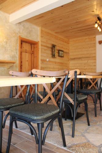 Étterem, Pubhouse & Rooms Pahulja in Kolasin