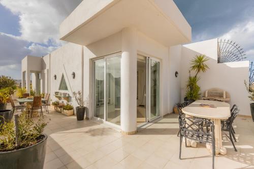 Stunning - Seaview Penthouse 3-Bed + Parking, Sliema (fotografie 3)