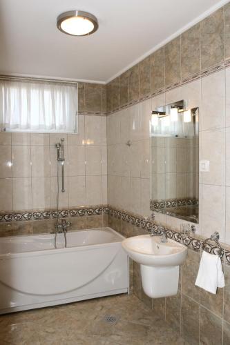 One-Bedroom Apartment (2 Adults)