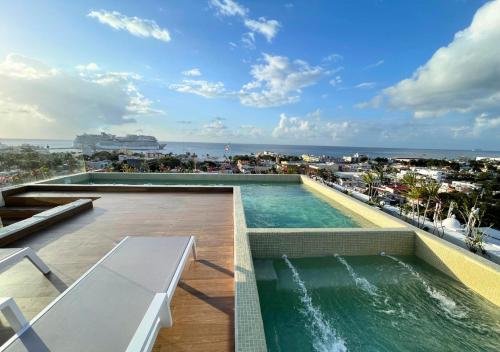 Brand New Condo with Rooftop Pool, Cozumel