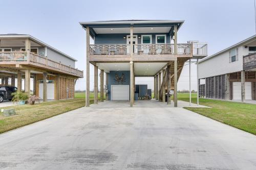 Bless Shore Heart Beach Rental, Near Waterfront in Crystal Beach, USA