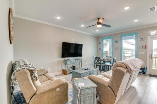 Bless Shore Heart Beach Rental, Near Waterfront in Crystal Beach, USA