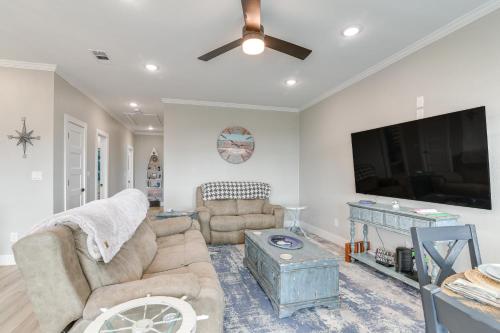 Bless Shore Heart Beach Rental, Near Waterfront in Crystal Beach, USA