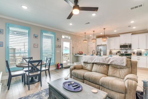 Bless Shore Heart Beach Rental, Near Waterfront in Crystal Beach, USA
