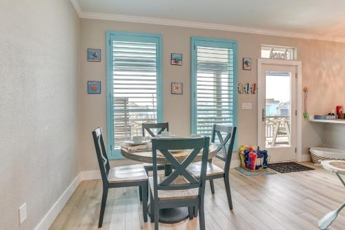 Bless Shore Heart Beach Rental, Near Waterfront in Crystal Beach, USA