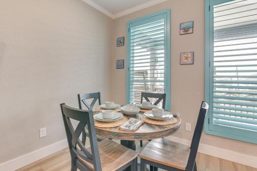 Bless Shore Heart Beach Rental, Near Waterfront in Crystal Beach, USA