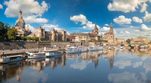 Dresden Am See Suite mit einem Schlafzimmer & Balkon