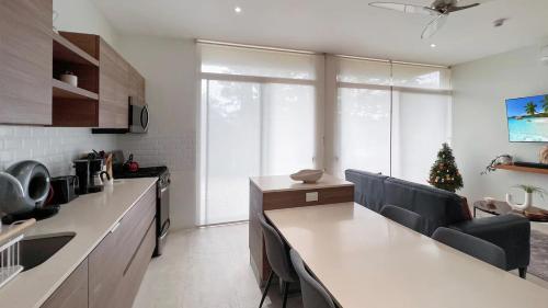 Exclusive fully equipped Condo with great pool in เกรบราดา เซกา