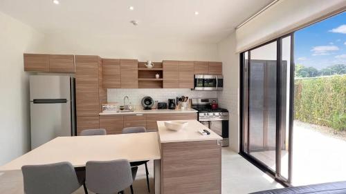 Exclusive fully equipped Condo with great pool in เกรบราดา เซกา