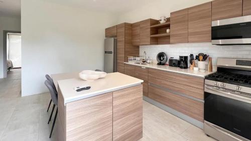Exclusive fully equipped Condo with great pool in เกรบราดา เซกา
