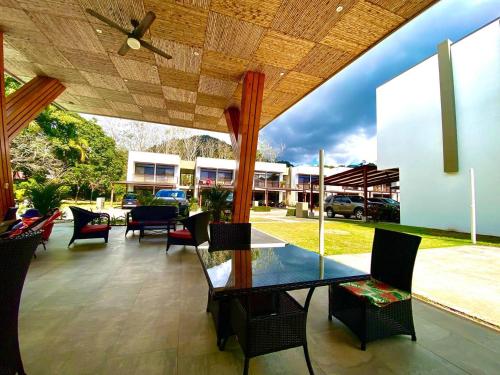 Exclusive fully equipped Condo with great pool in เกรบราดา เซกา