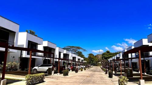 Exclusive fully equipped Condo with great pool in เกรบราดา เซกา