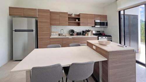 Exclusive fully equipped Condo with great pool in เกรบราดา เซกา