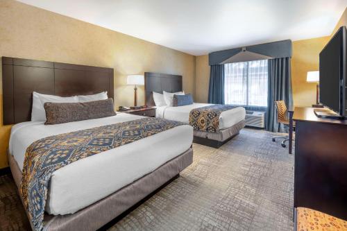 2 queen beds