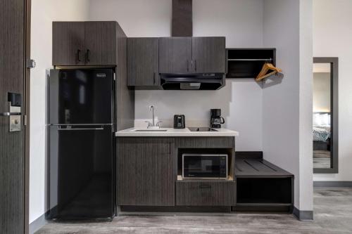 Kitchen, Studio 6 Katy, TX – Energy Corridor in Houston West