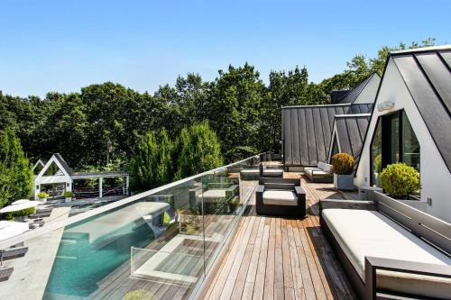 Hamptons Mansion at the beach in East Hampton, USA