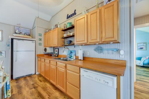Pet-Friendly Cottage with Grill and Yard 5Mi to Beach! - image 8