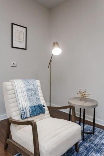 CozySuites Music Row Spacious 1BR with free parking 41 in Nashville, USA