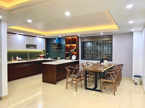 Four-Bedroom Deluxe Home - Oceanfront image 1