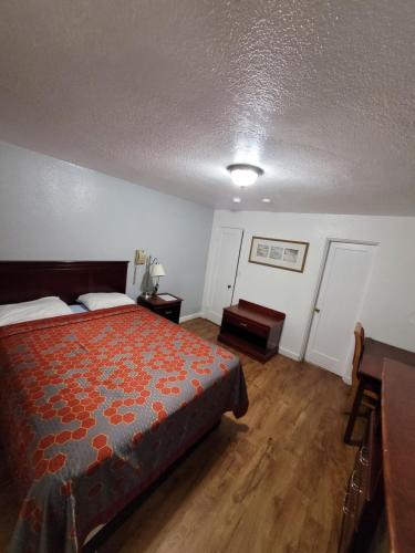 1 queen bed