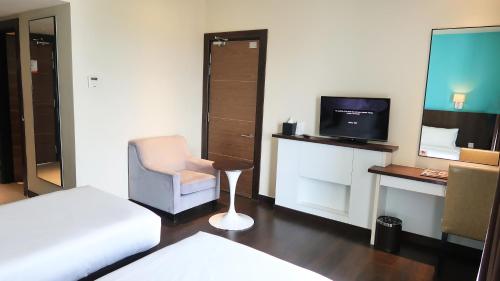 Deluxe Twin Room with Sky View image 6