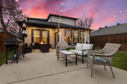 B&B Dallas - Large BackYard & Patio - Family Friendly - Near Downtown Dallas! - Bed and Breakfast Dallas