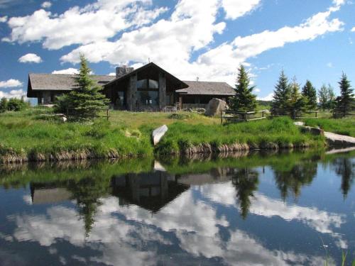 Otter Lodge - NEW Listing!