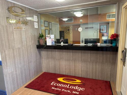 Lobby, Econo Lodge Waite Park - St. Cloud in Waite Park