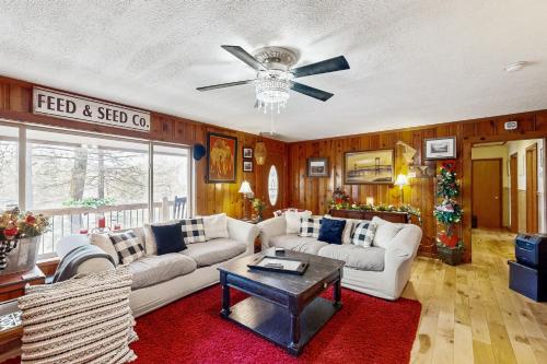 Lake Shore Haven in Oakland, USA