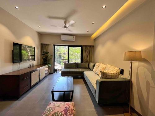 108 LazyStays - 2 BHK brand new flat in Arpora