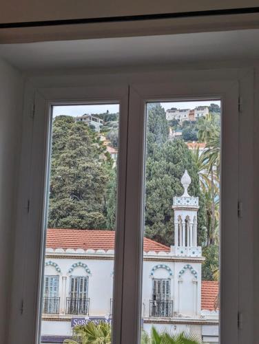 Garden, 2 pieces , Centre ville , 100 metres des plages. in Menton