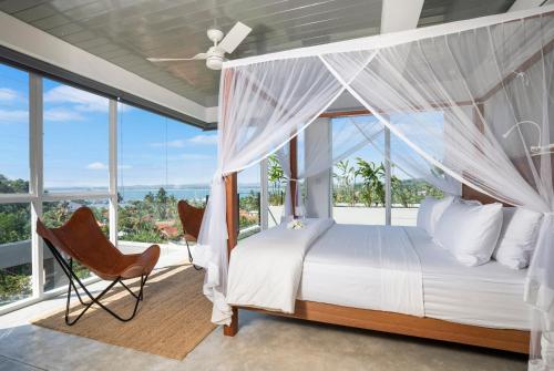Deluxe Double Room with Balcony and Sea View image 3